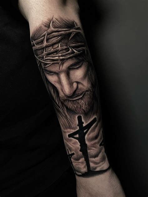 tatuaje cruz antebrazo|Cristo tattoo antebrazo